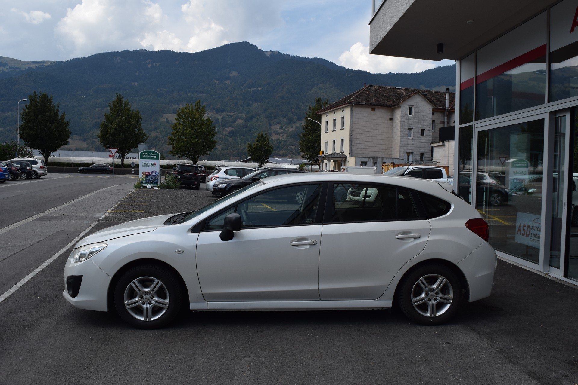 SUBARU Impreza 1.6 Swiss one-showroom-element-3