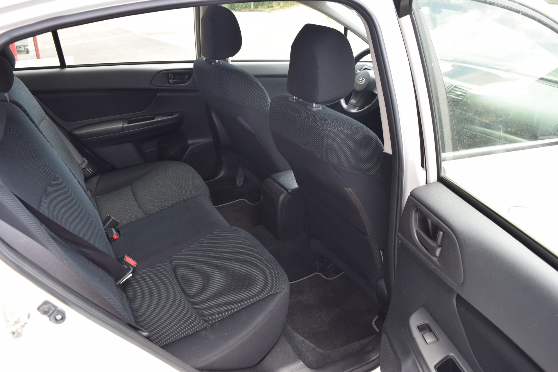 SUBARU Impreza 1.6 Swiss one-image-10