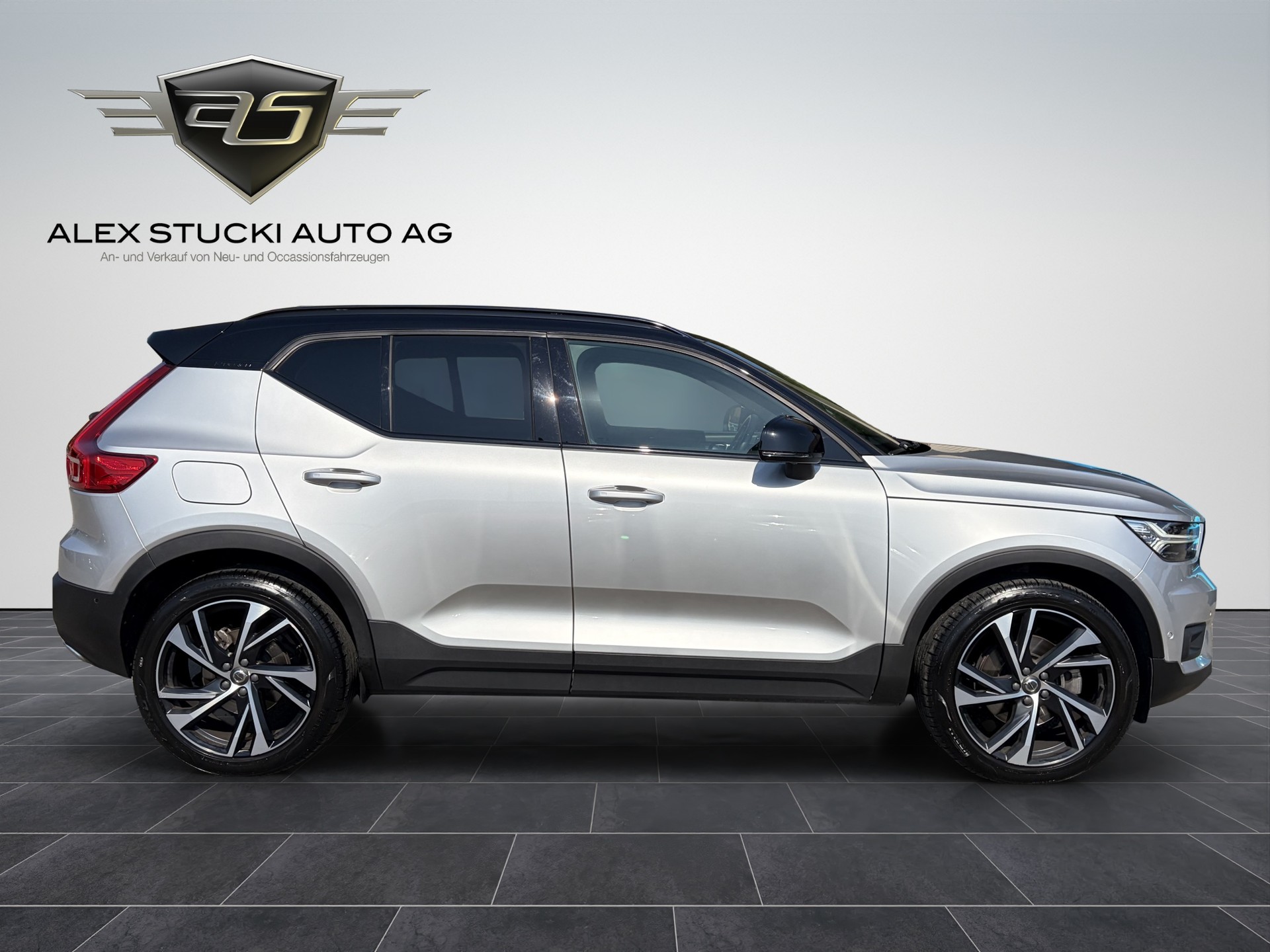 VOLVO XC40 D4 AWD R-Design Geartronic-image-4