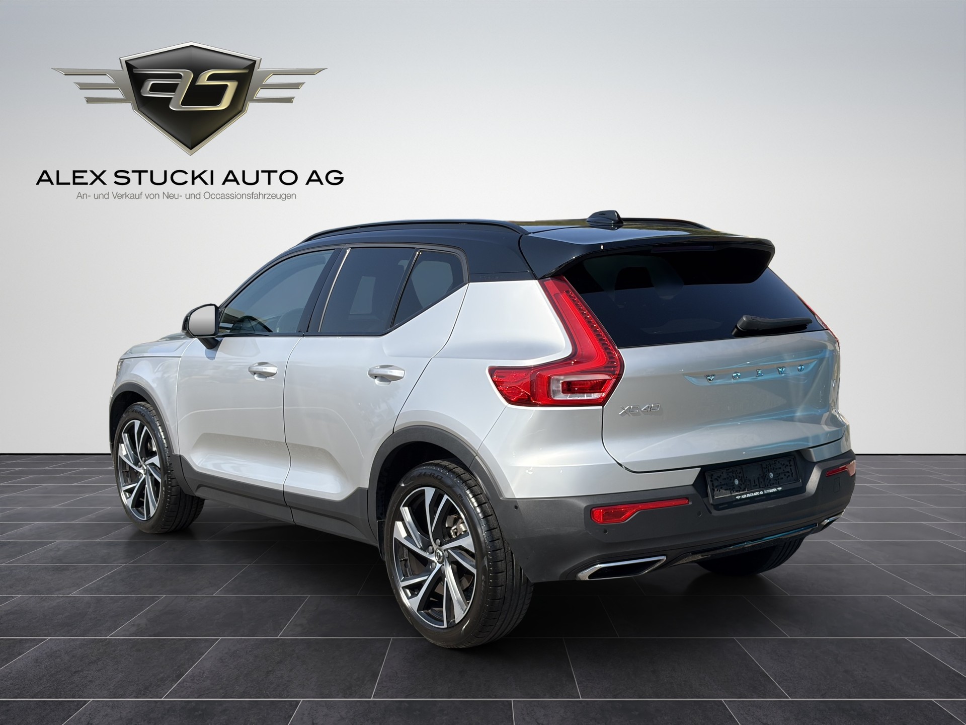 VOLVO XC40 D4 AWD R-Design Geartronic-image-5