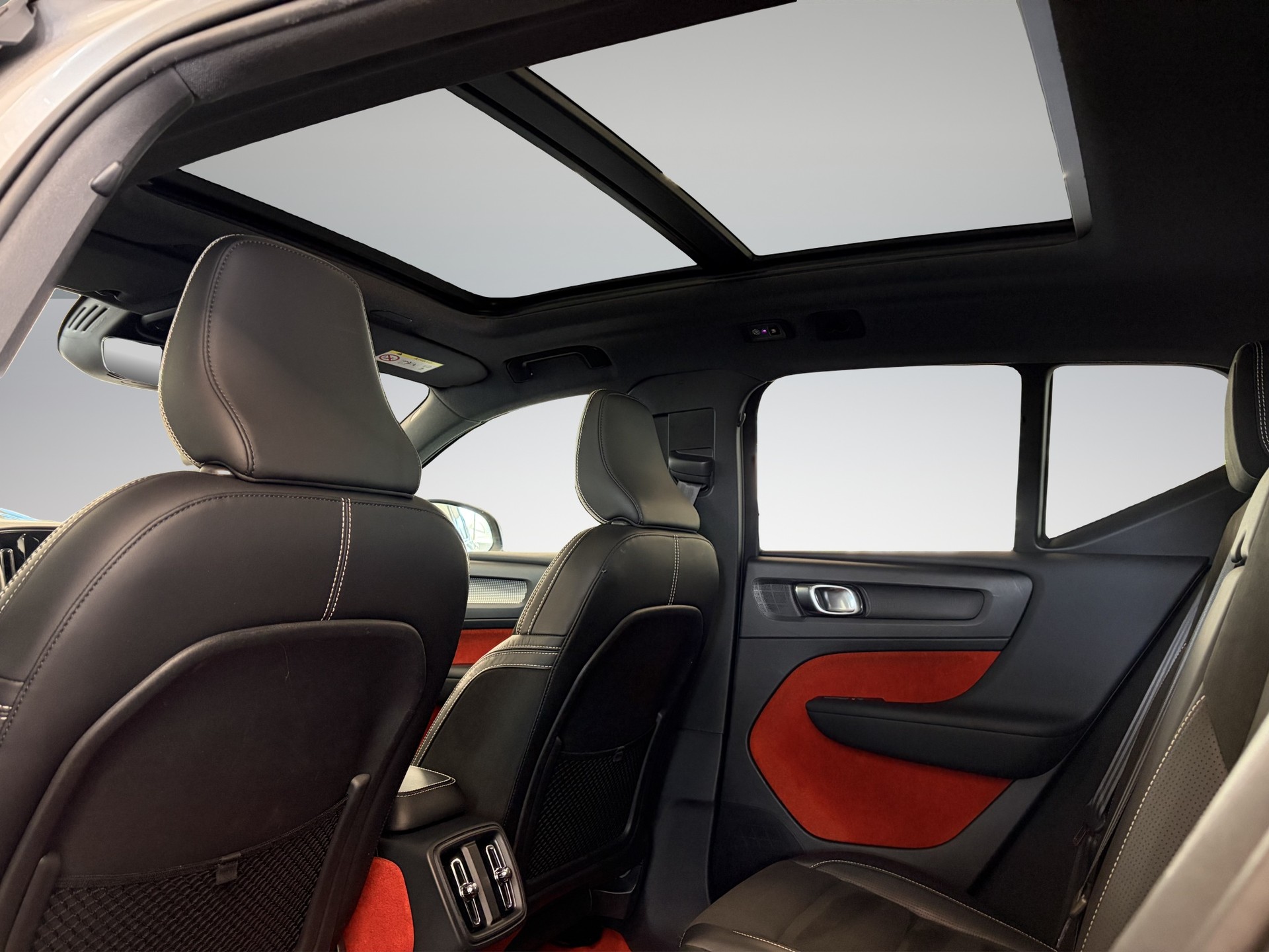VOLVO XC40 D4 AWD R-Design Geartronic-image-16