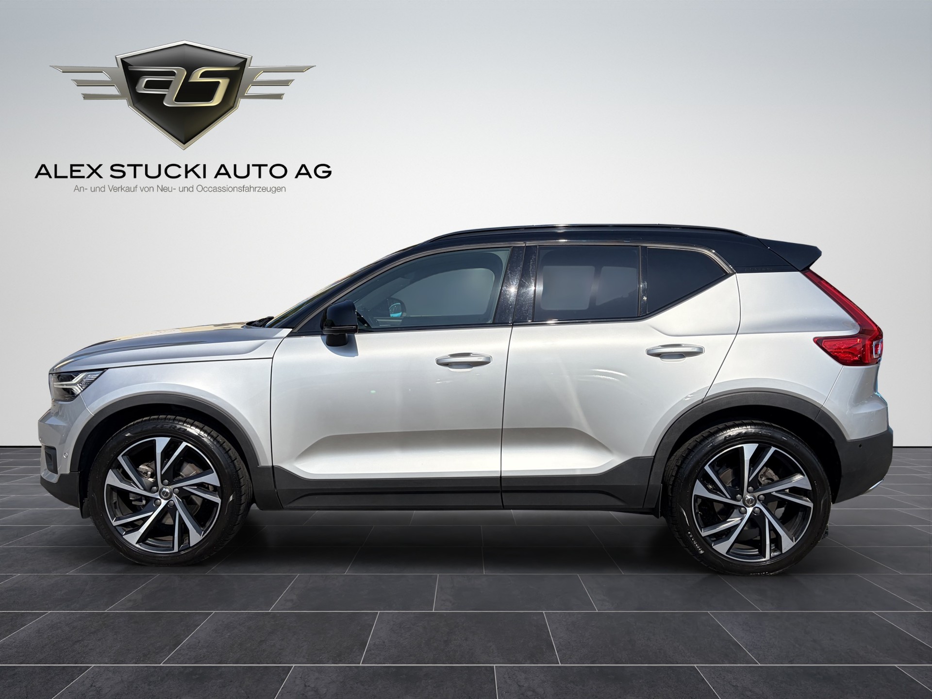 VOLVO XC40 D4 AWD R-Design Geartronic-image-3