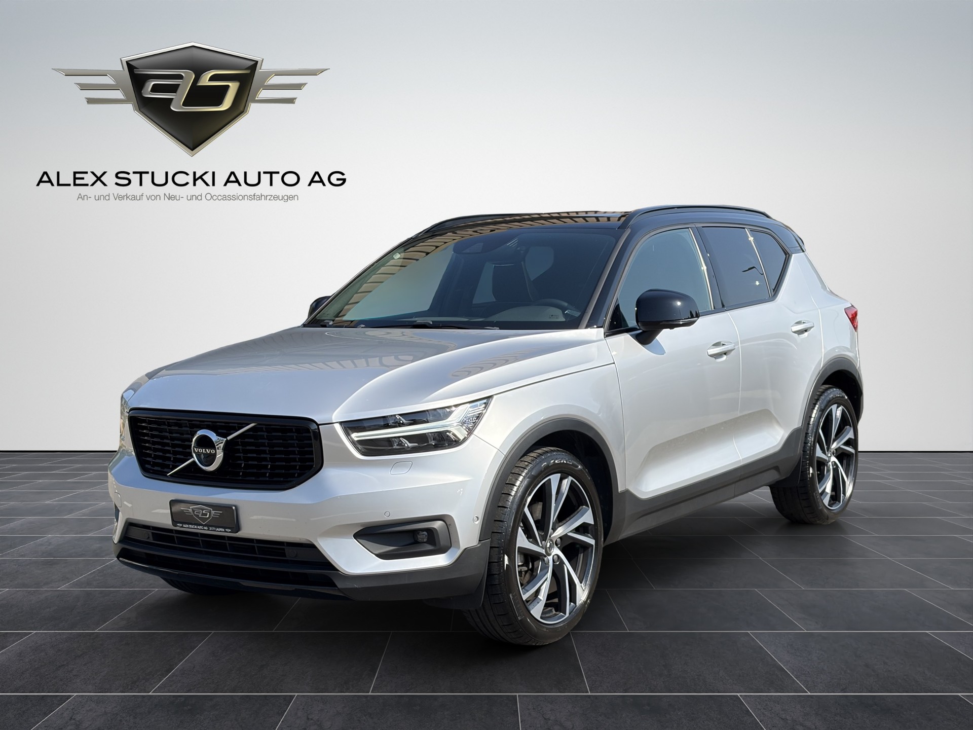 VOLVO XC40 D4 AWD R-Design Geartronic-image-2