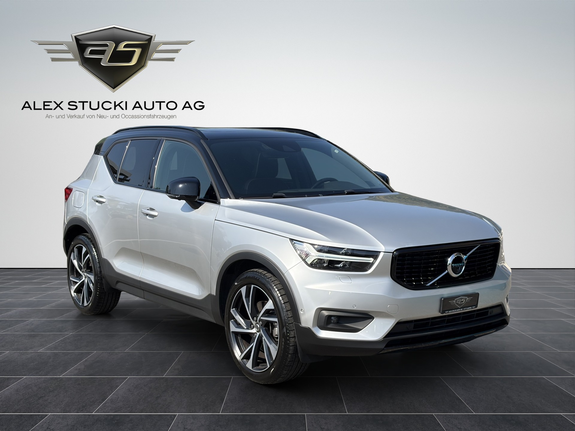 VOLVO XC40 D4 AWD R-Design Geartronic-image-0