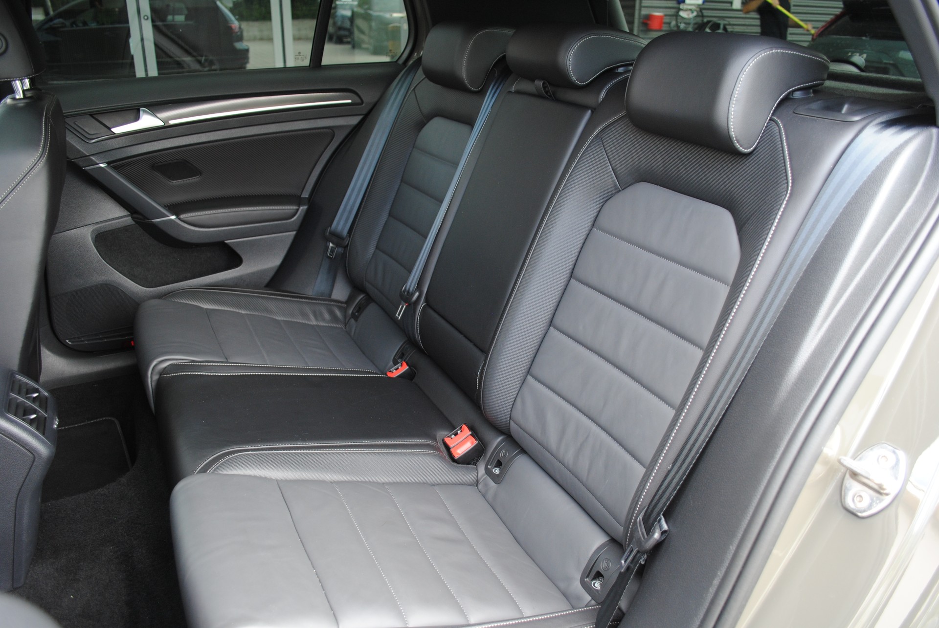 VW Golf 2.0 TSI R 4Motion DSG-image-18