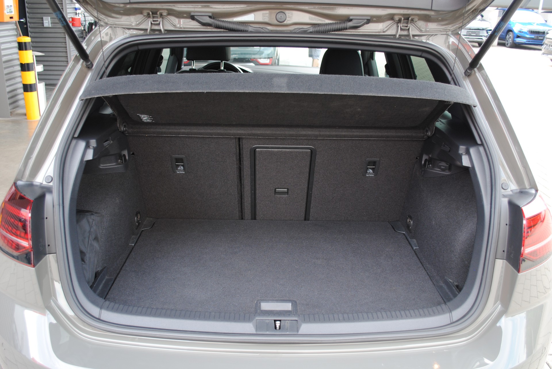 VW Golf 2.0 TSI R 4Motion DSG-image-19