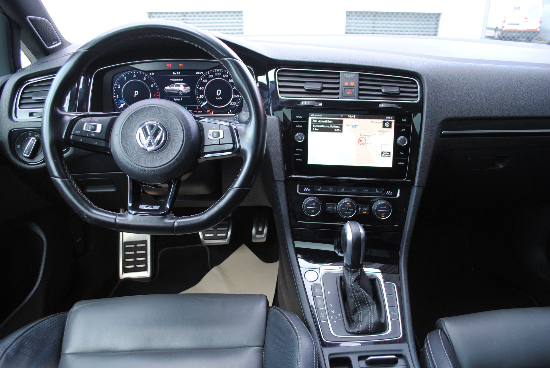 VW Golf 2.0 TSI R 4Motion DSG-image-13