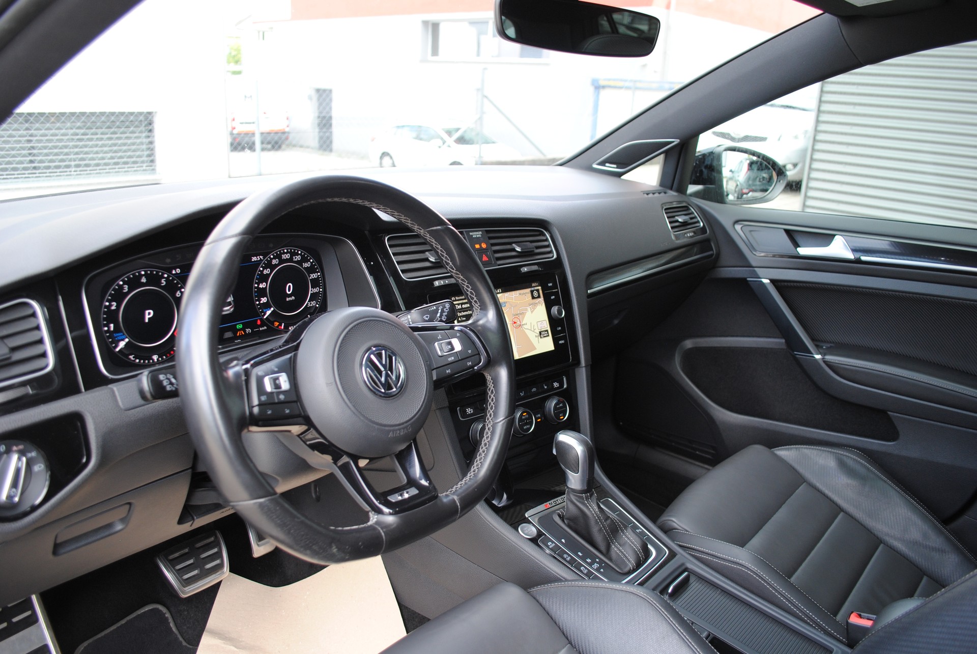 VW Golf 2.0 TSI R 4Motion DSG-image-12