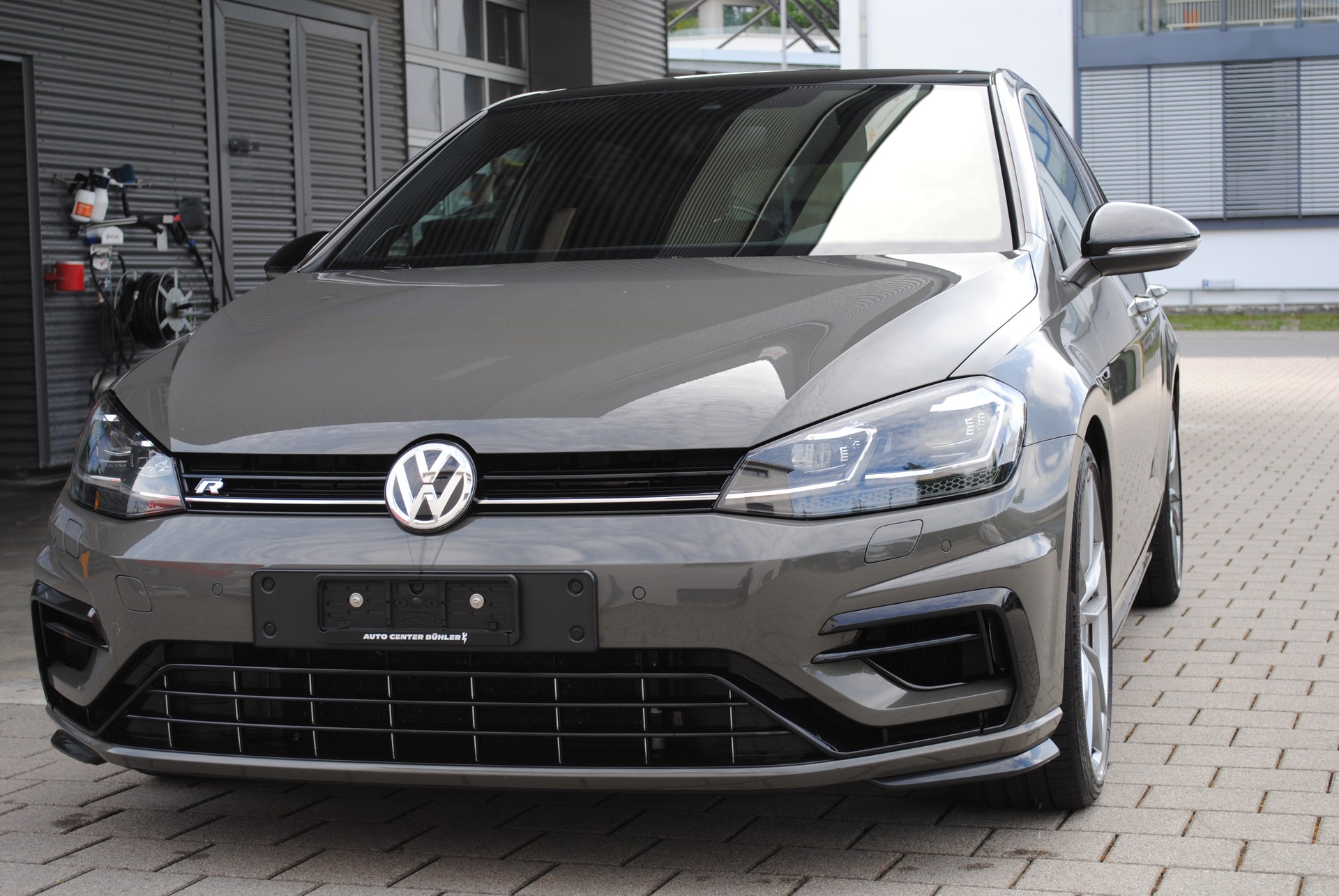 VW Golf 2.0 TSI R 4Motion DSG-image-1