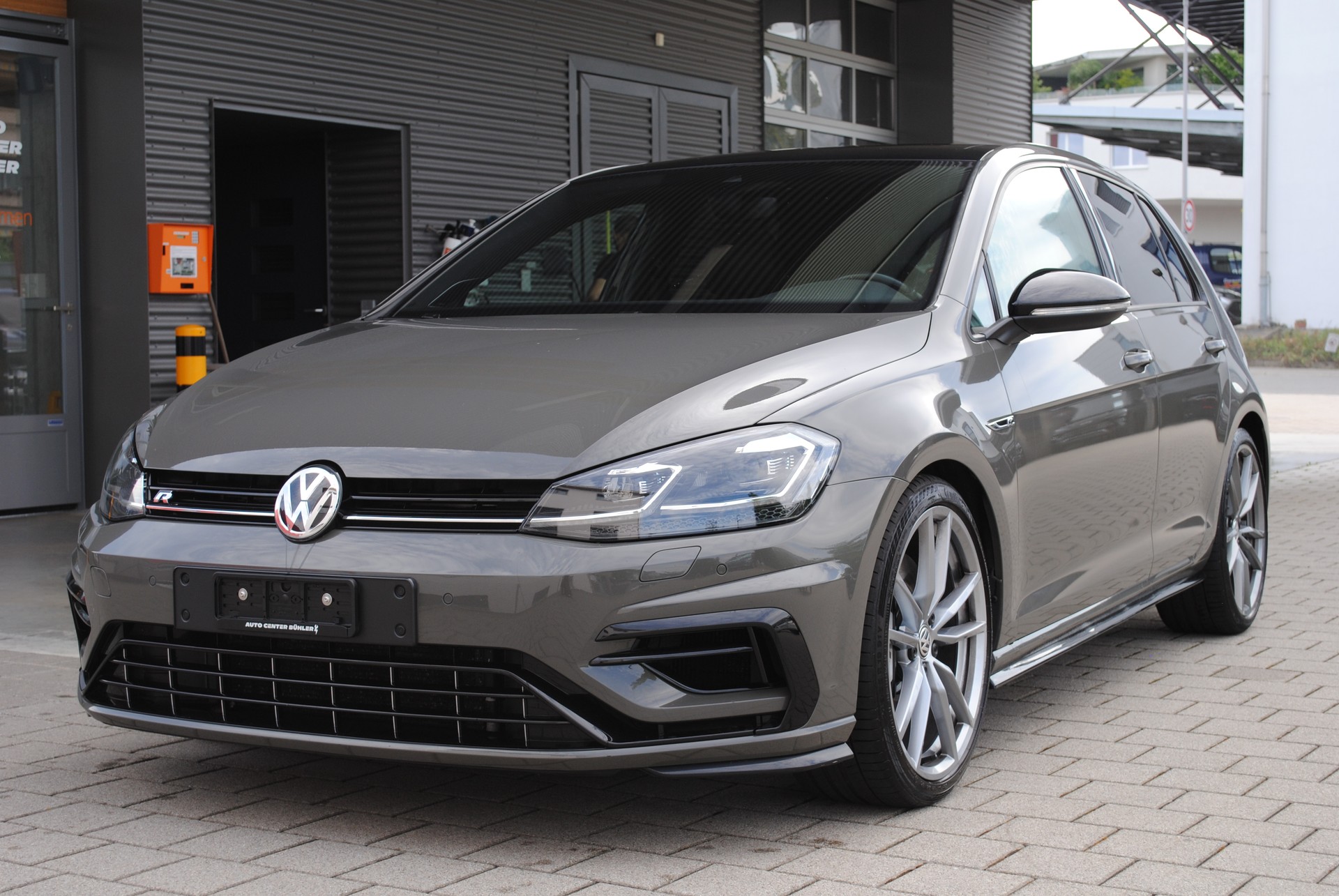 VW Golf 2.0 TSI R 4Motion DSG-image-2