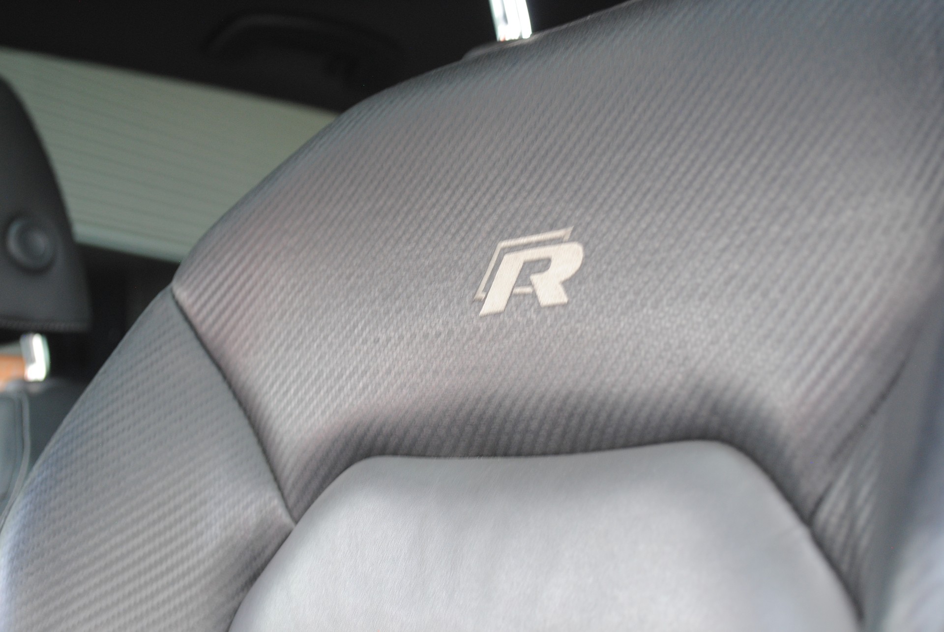 VW Golf 2.0 TSI R 4Motion DSG-image-23