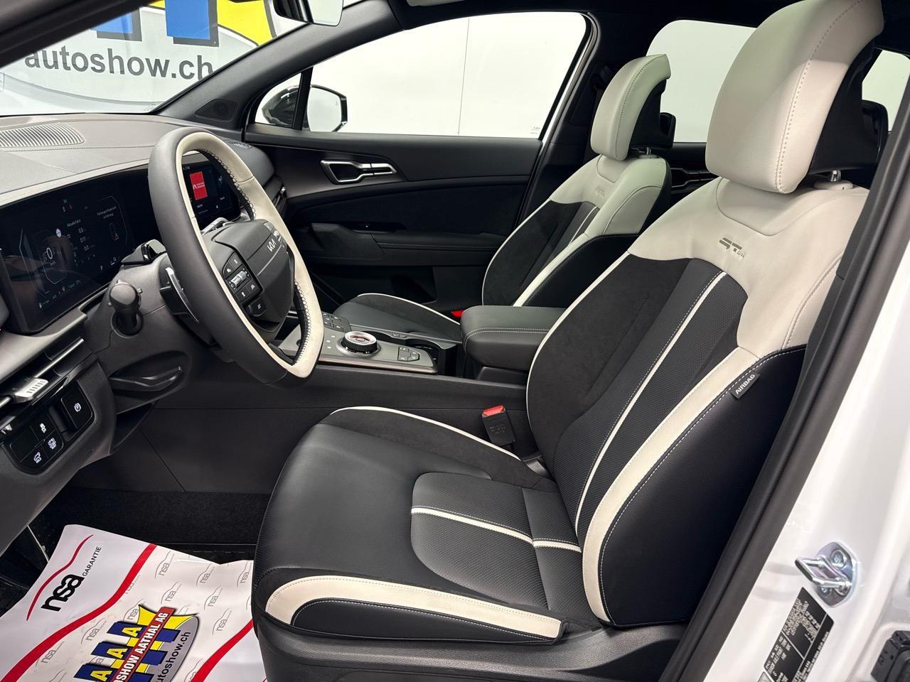 KIA Sportage 1.6T-GDi HEV GT-Line 4x4 A-showroom-element-3