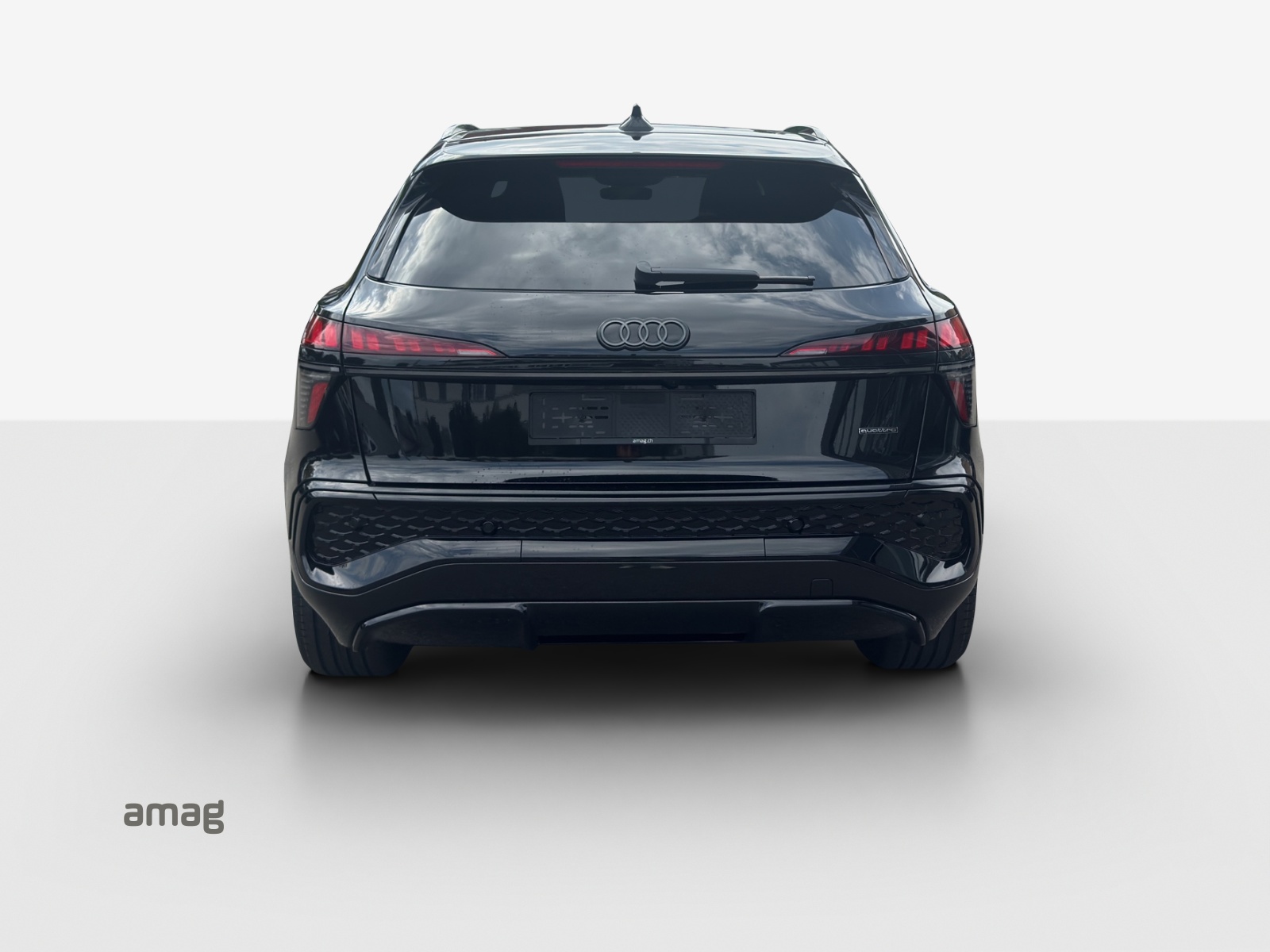 AUDI Q3 SUV TFSI quattro 195 kW S tronic-image-3