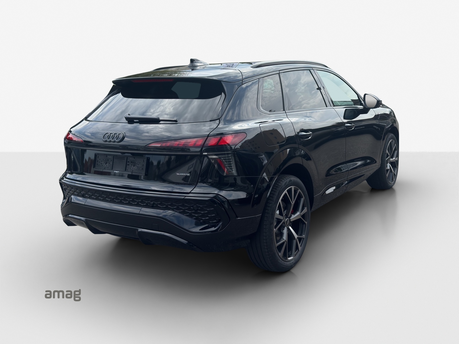 AUDI Q3 SUV TFSI quattro 195 kW S tronic-image-4