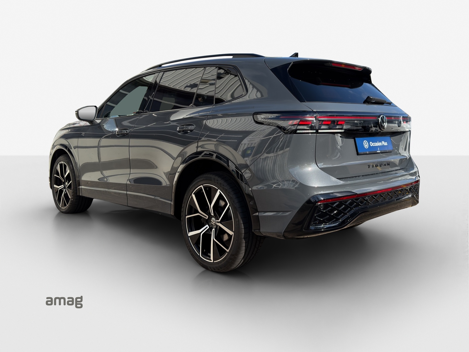 VW Tiguan 2.0 TSI DSG R-Line 4Motion-image-2
