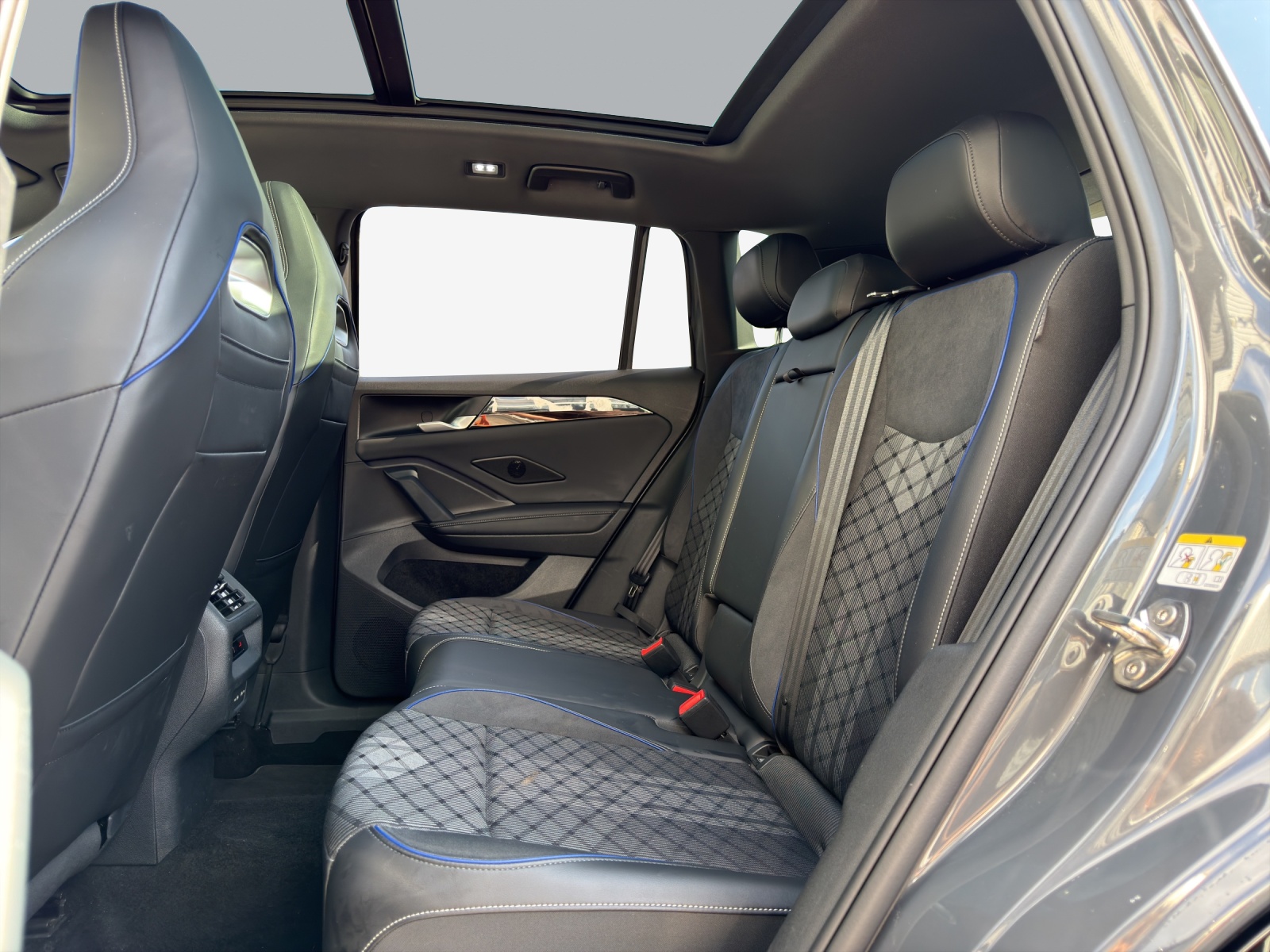 VW Tiguan 2.0 TSI DSG R-Line 4Motion-image-11