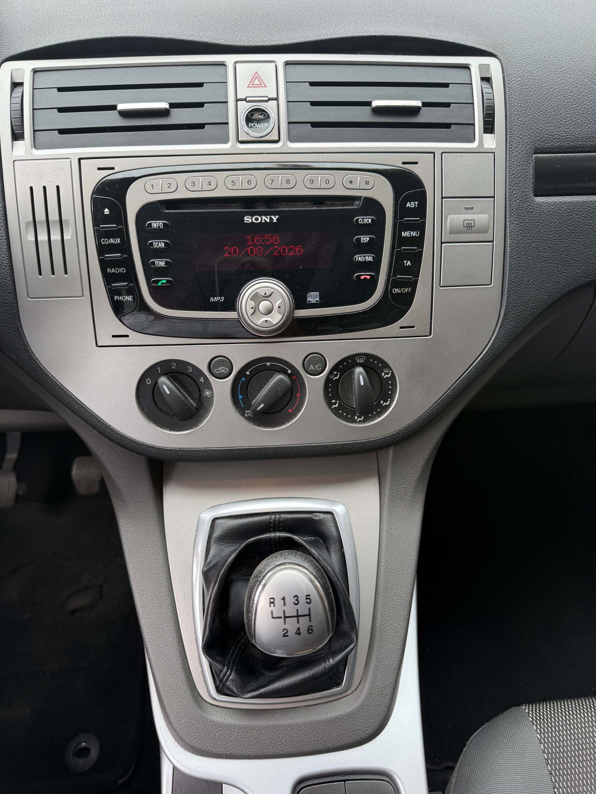 FORD Kuga 2.0 TDCi Carving 2WD-image-12
