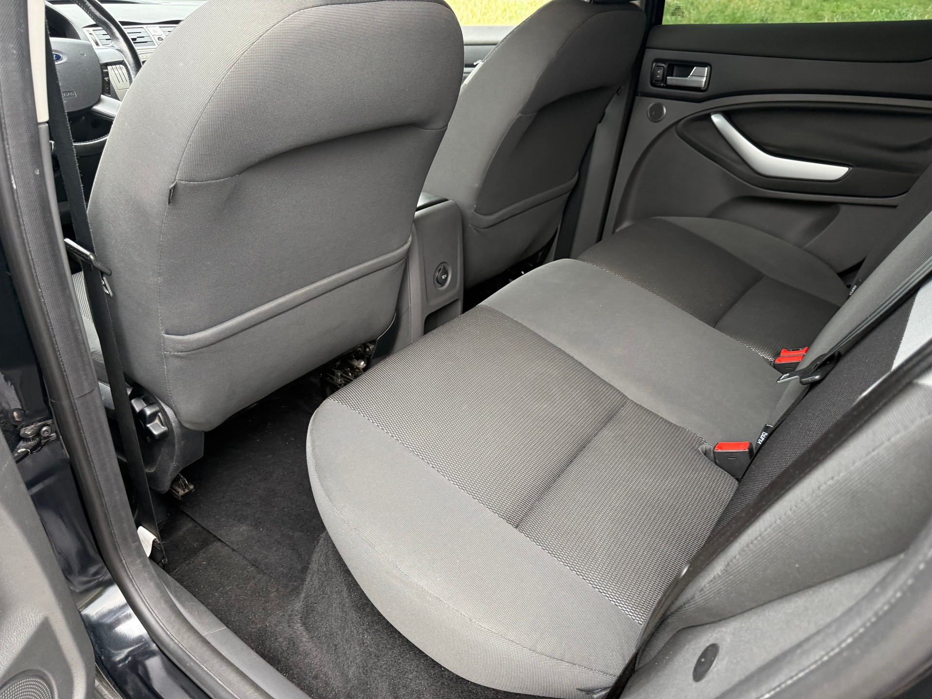 FORD Kuga 2.0 TDCi Carving 2WD-image-8