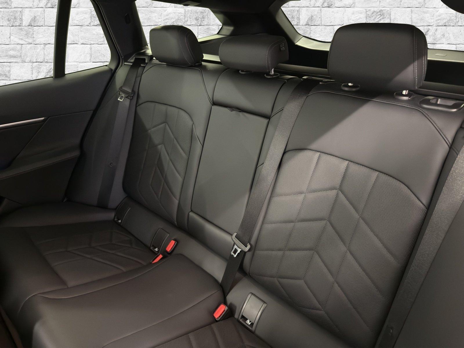 BMW 520d xDrive Touring-image-12