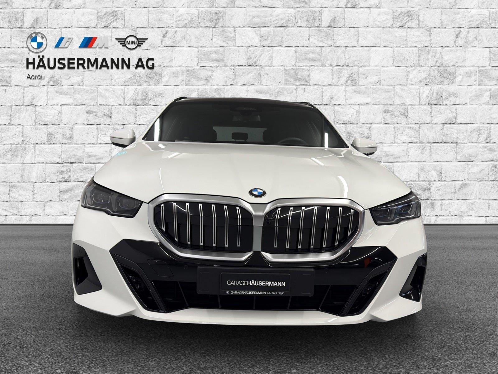 BMW 520d xDrive Touring-showroom-element-1
