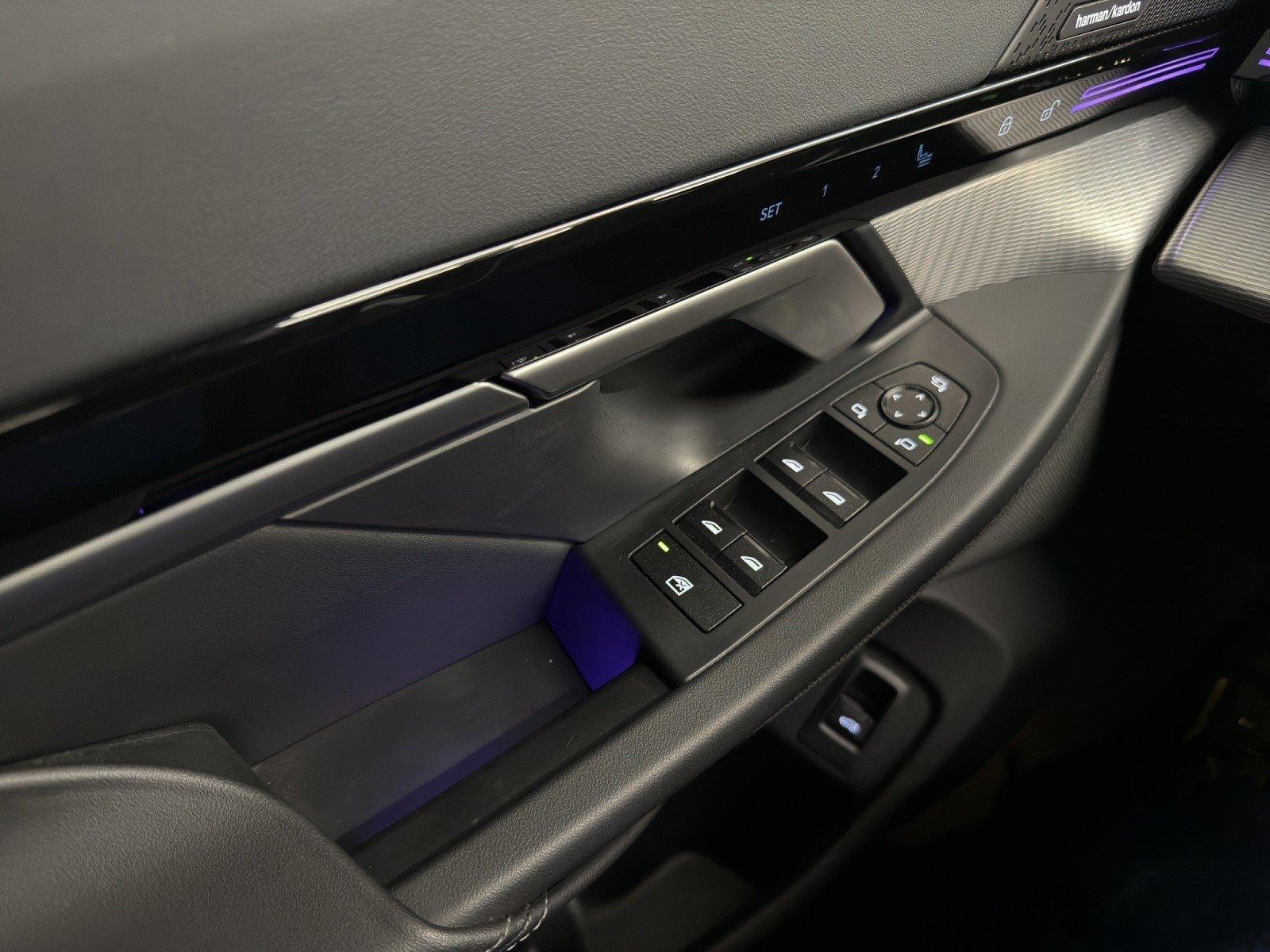 BMW 520d xDrive Touring-image-11