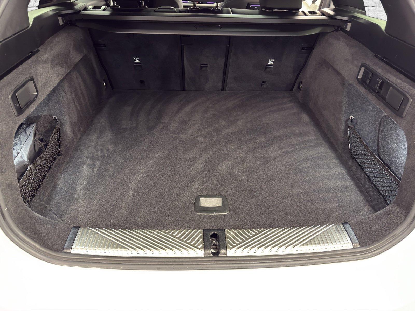 BMW 520d xDrive Touring-image-16