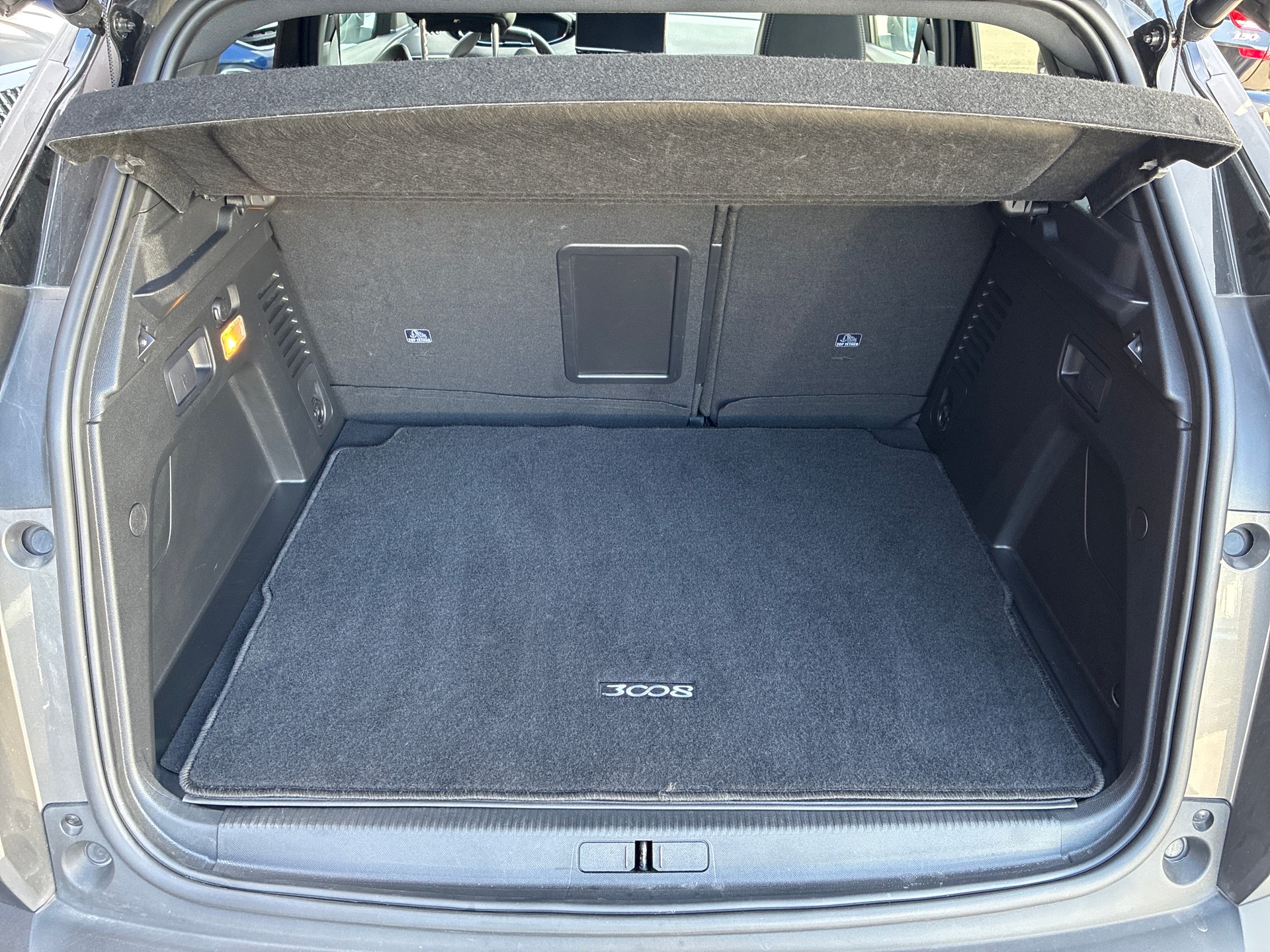 PEUGEOT 3008 300e Hybrid4 GT EAT8-image-6