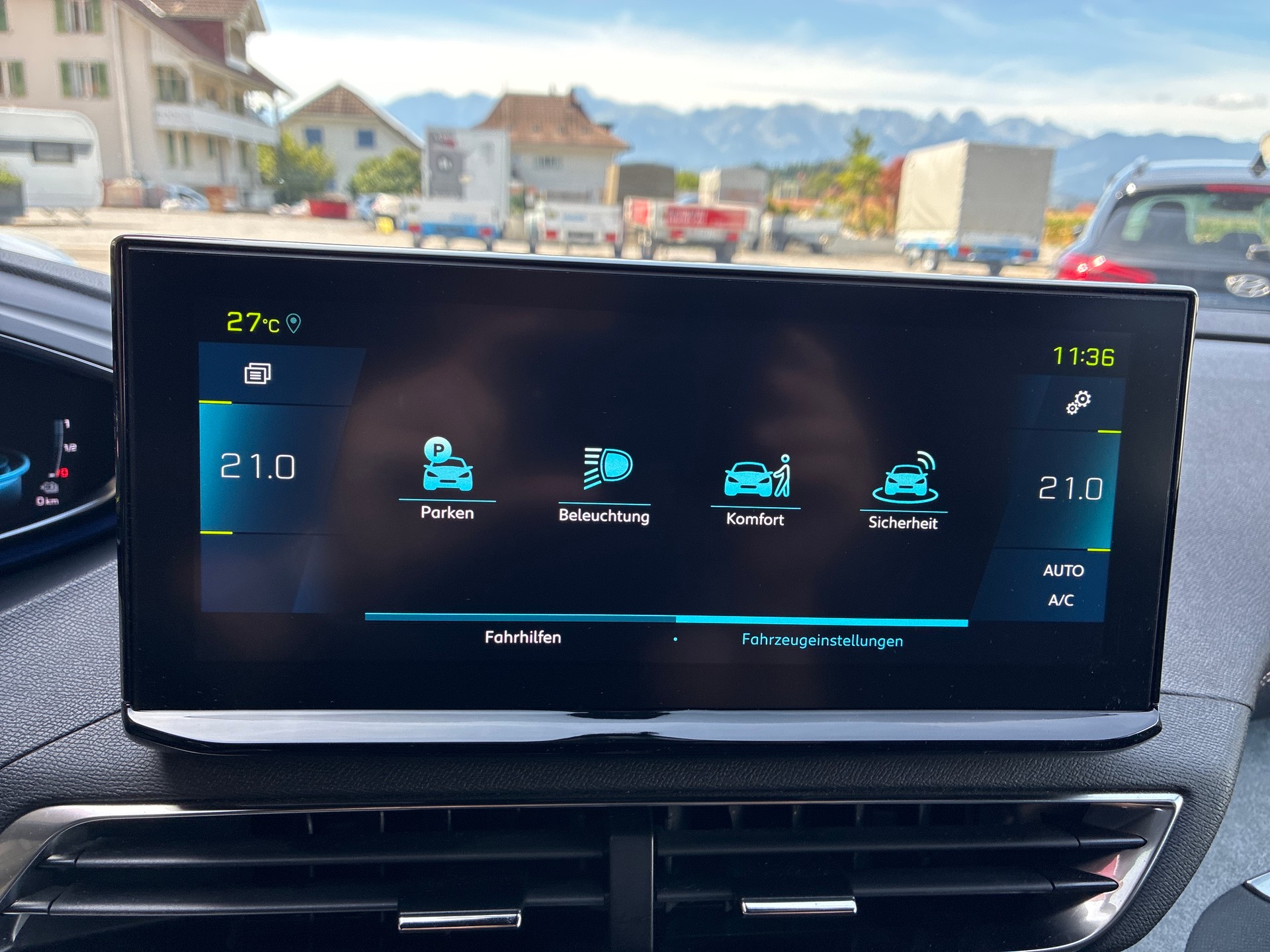 PEUGEOT 3008 300e Hybrid4 GT EAT8-image-24
