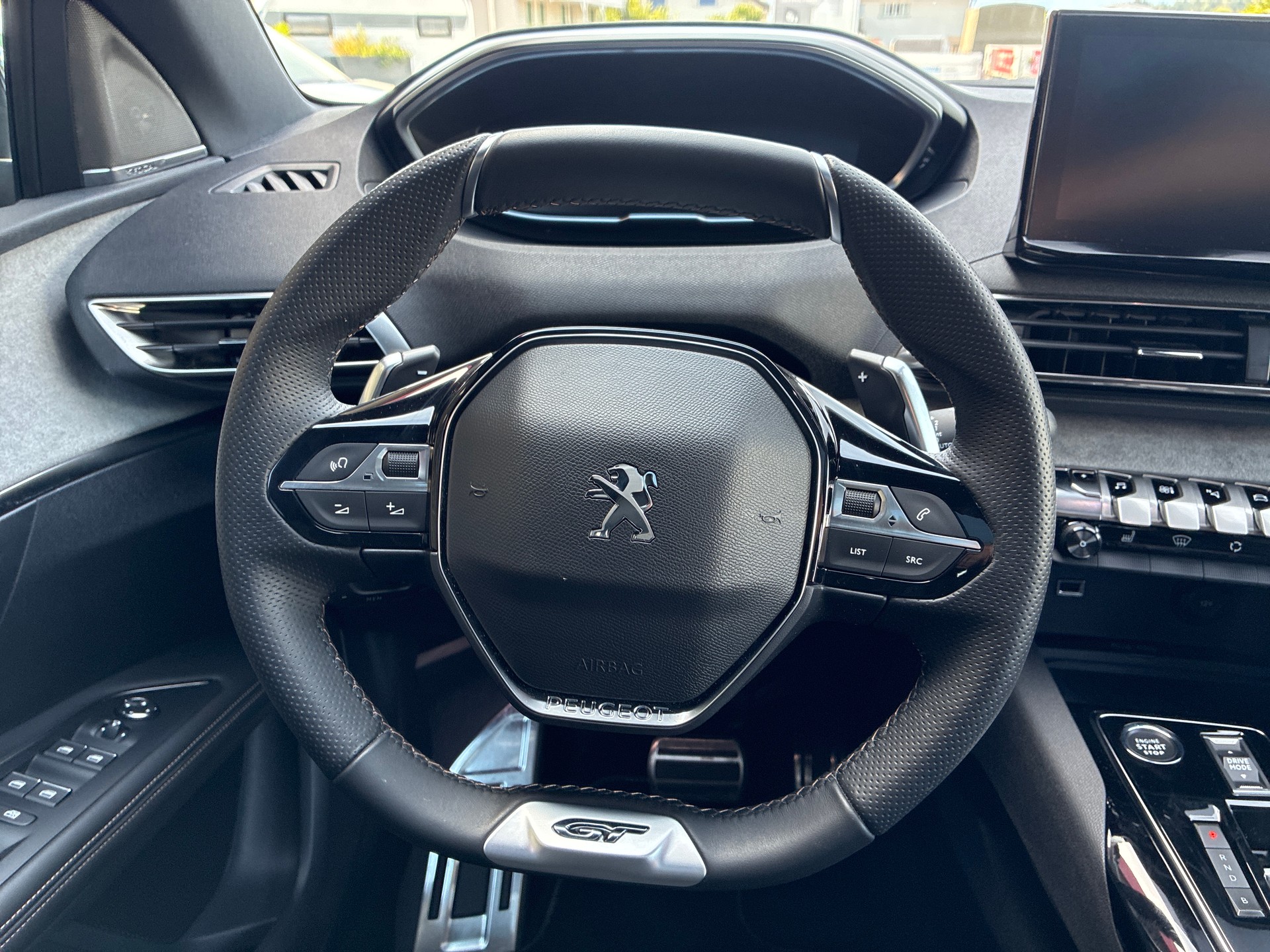 PEUGEOT 3008 300e Hybrid4 GT EAT8-image-11