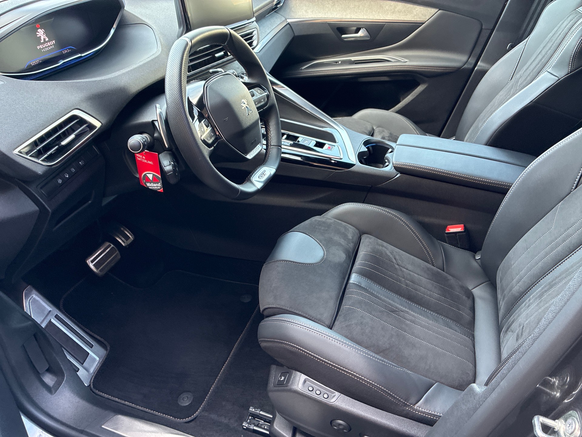 PEUGEOT 3008 300e Hybrid4 GT EAT8-image-15
