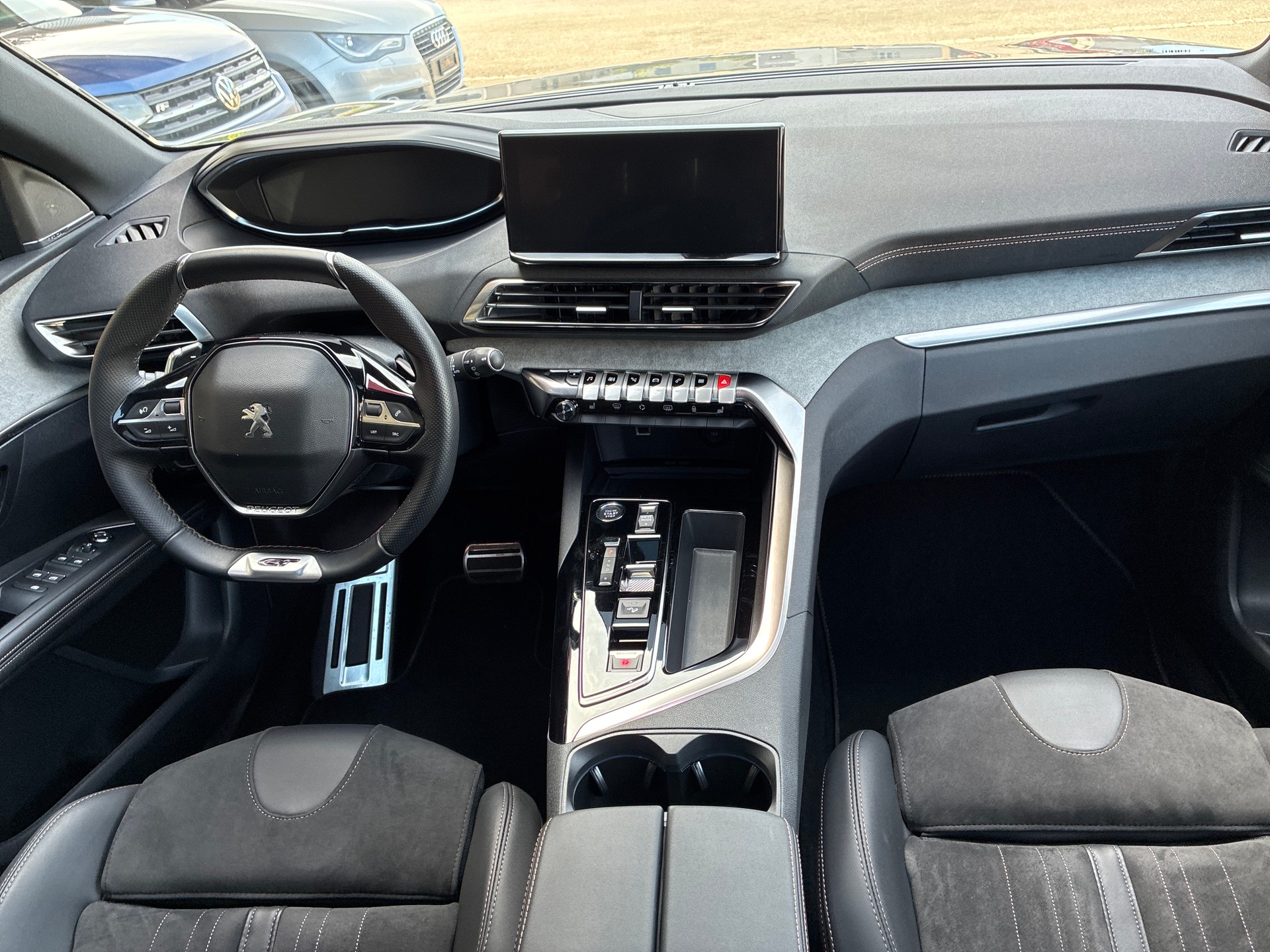 PEUGEOT 3008 300e Hybrid4 GT EAT8-image-10
