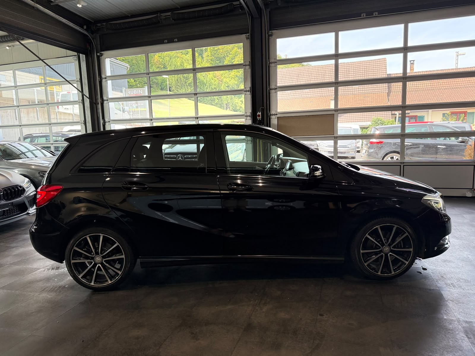 MERCEDES-BENZ B 220 4Matic 7G-DCT-image-5