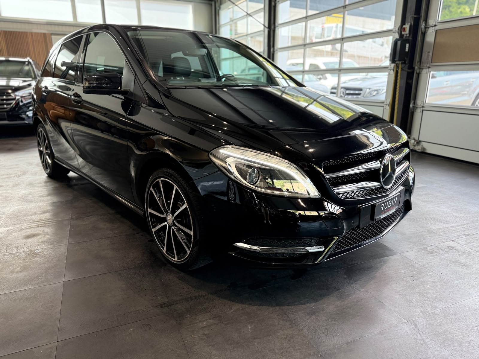 MERCEDES-BENZ B 220 4Matic 7G-DCT-image-6