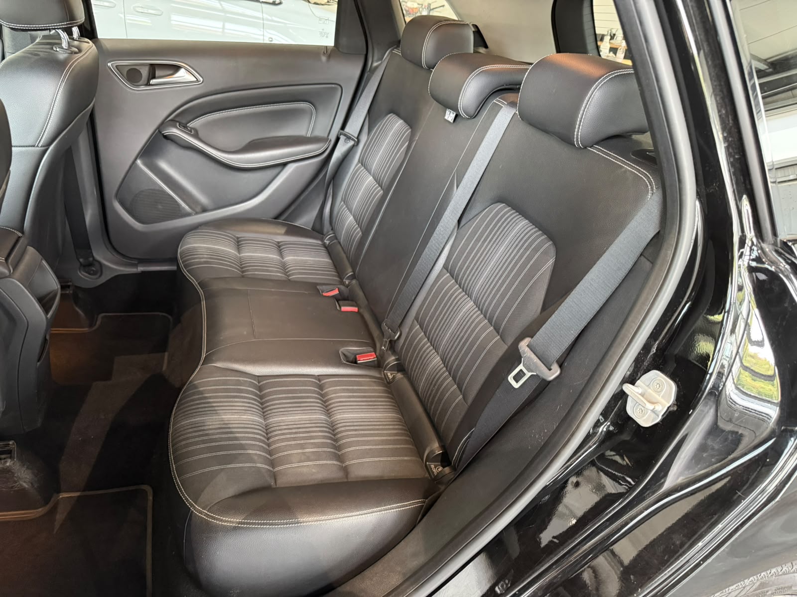 MERCEDES-BENZ B 220 4Matic 7G-DCT-image-9