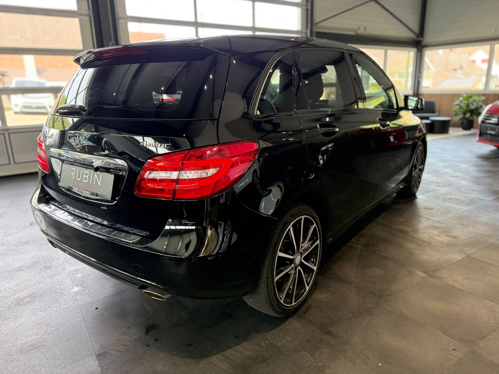 MERCEDES-BENZ B 220 4Matic 7G-DCT-image-4