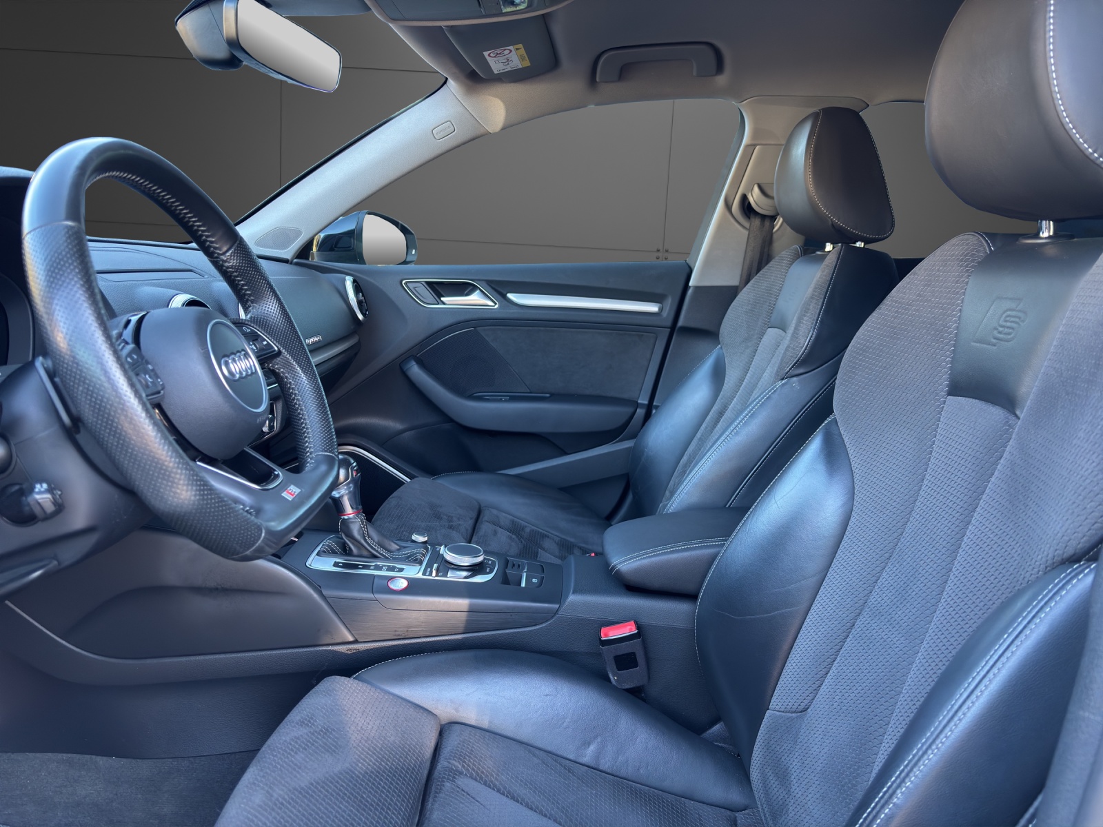 AUDI S3 Sportback 2.0 TFSI quattro S-tronic-image-2