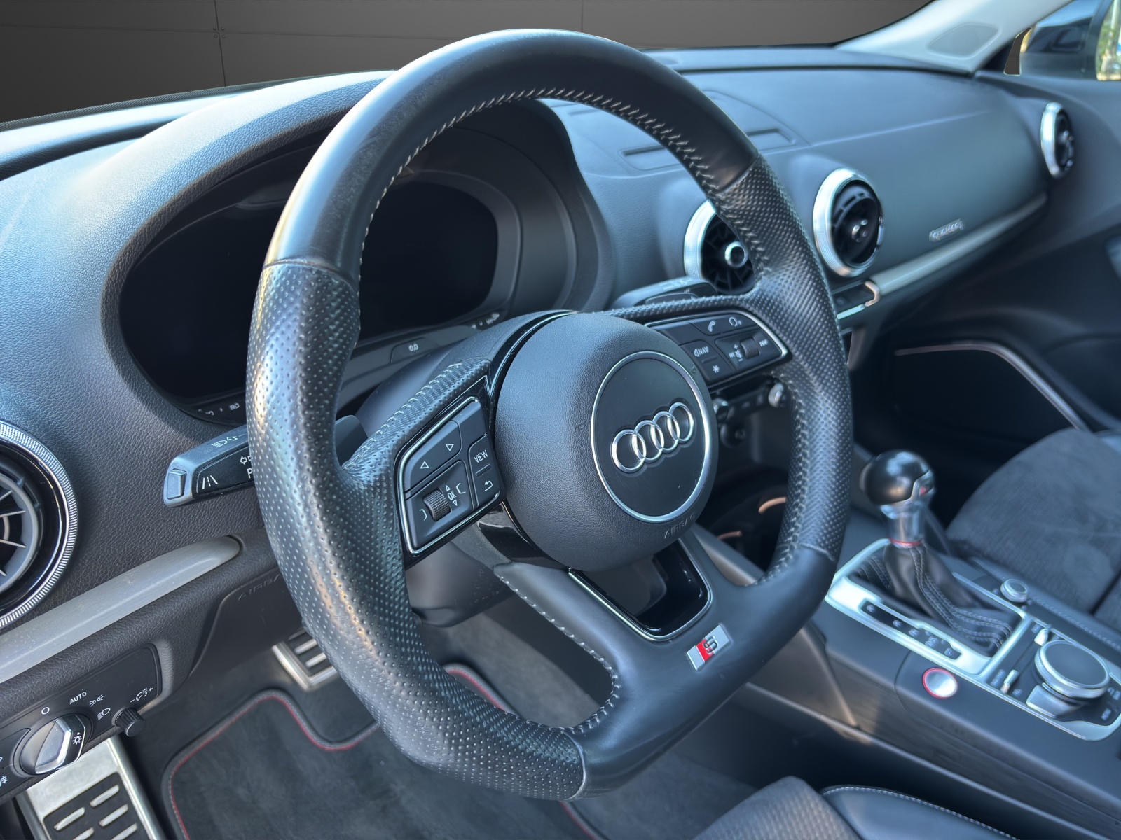 AUDI S3 Sportback 2.0 TFSI quattro S-tronic-image-4