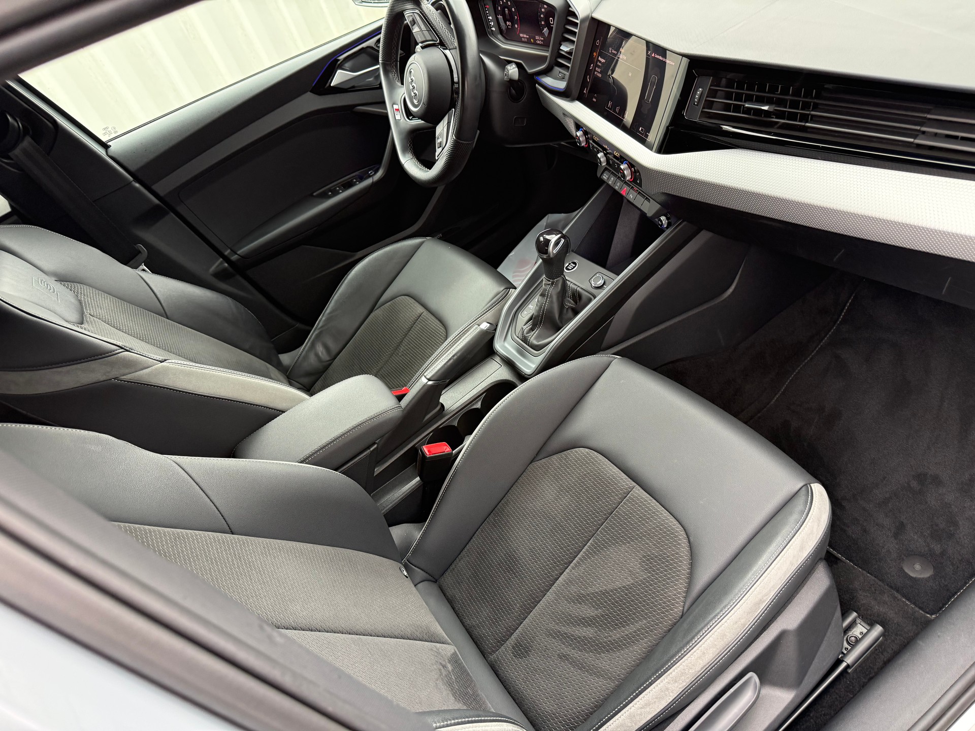 AUDI A1 Sportback 35 TFSI S Line S-tronic-image-12