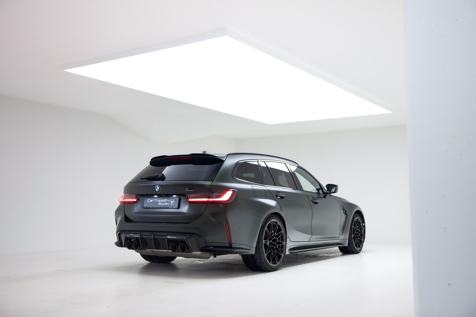 BMW M3 Touring xDrive Competition M-showroom-element-1