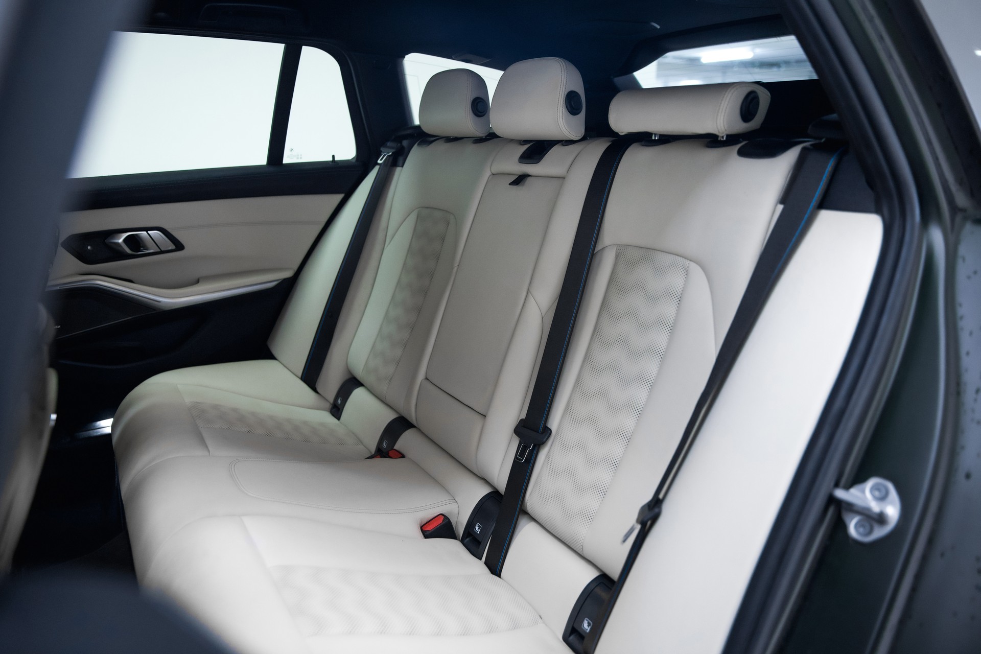BMW M3 Touring xDrive Competition M-image-23