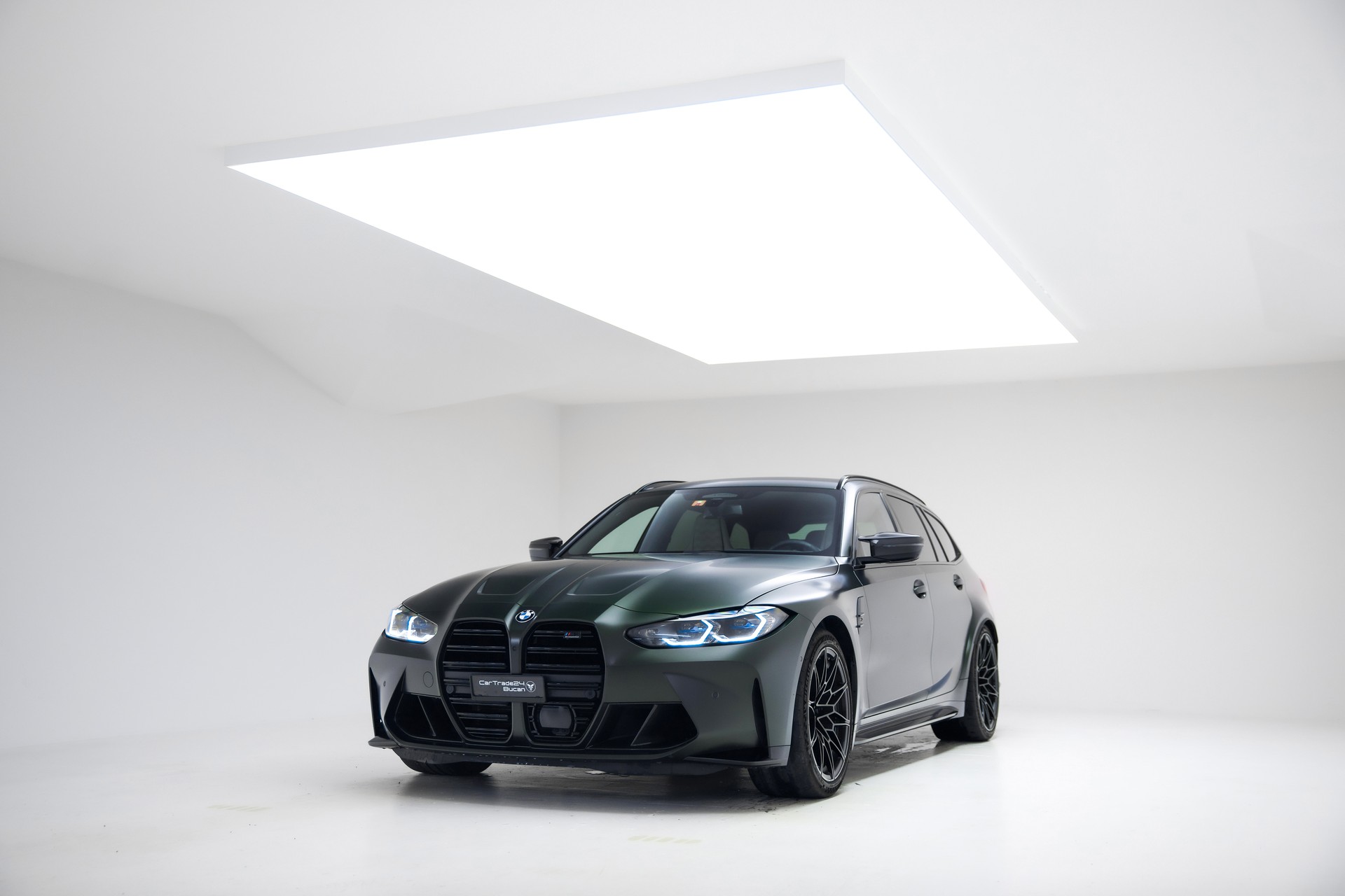 BMW M3 Touring xDrive Competition M-showroom-element-3