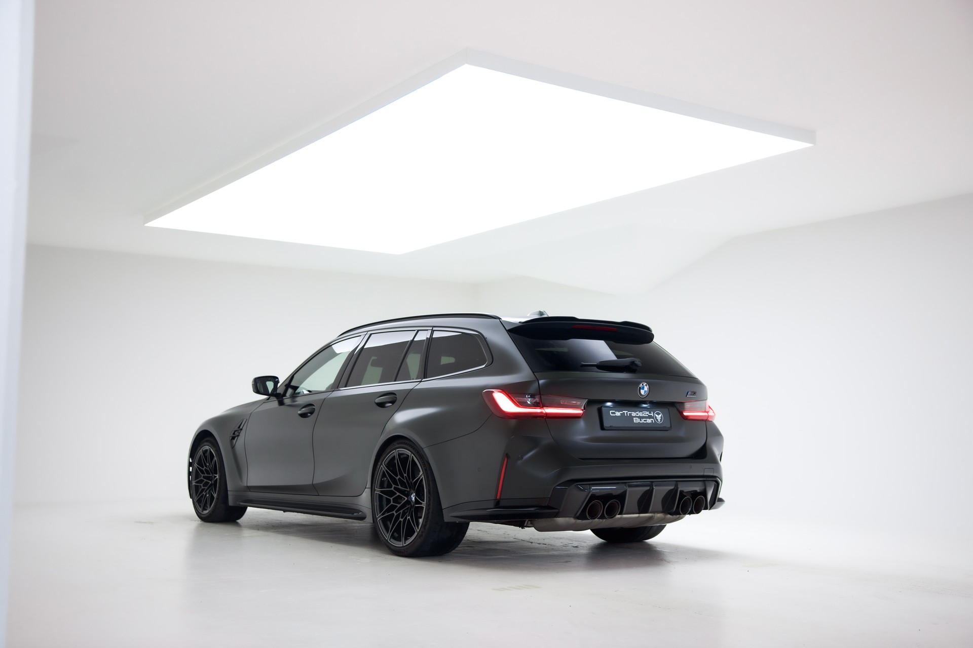 BMW M3 Touring xDrive Competition M-image-10