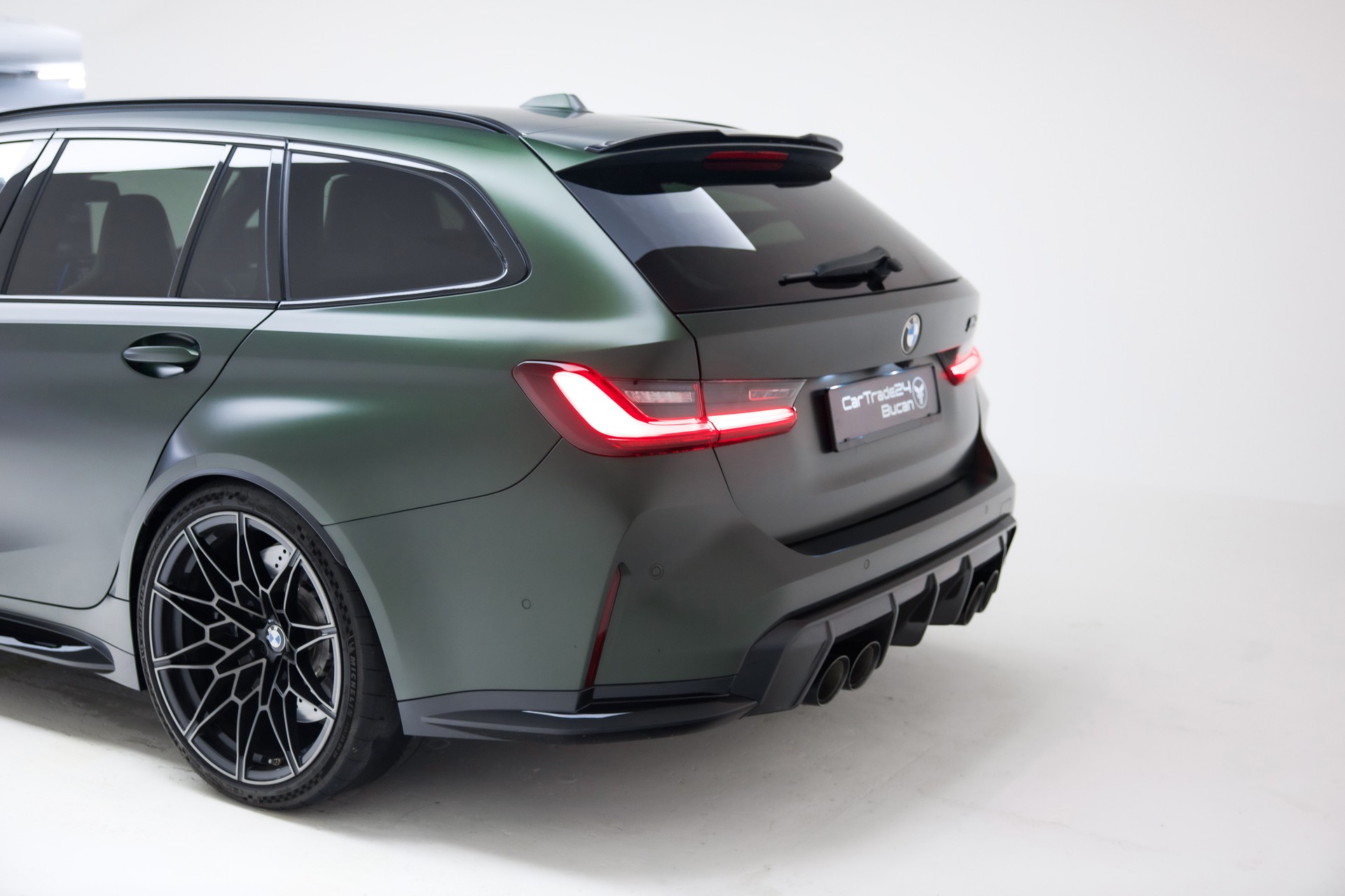 BMW M3 Touring xDrive Competition M-image-16