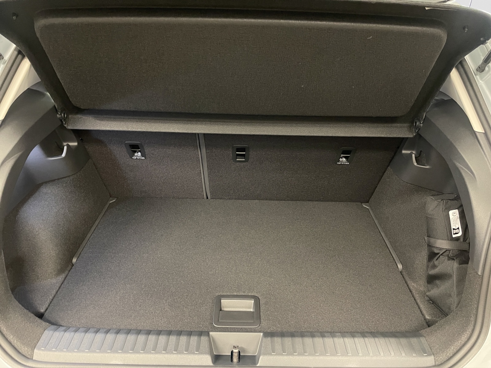 VW ID.Polo 52 kWh Life Edition One-image-14