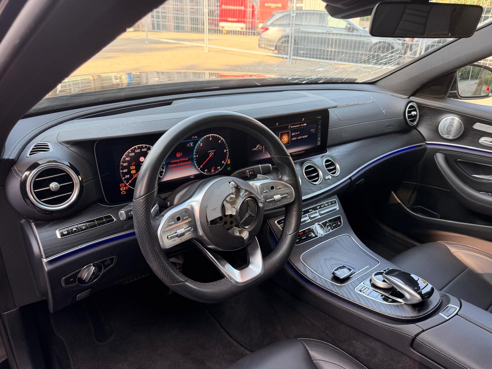 MERCEDES-BENZ E 220 d 4Matic 9G-Tronic-image-12