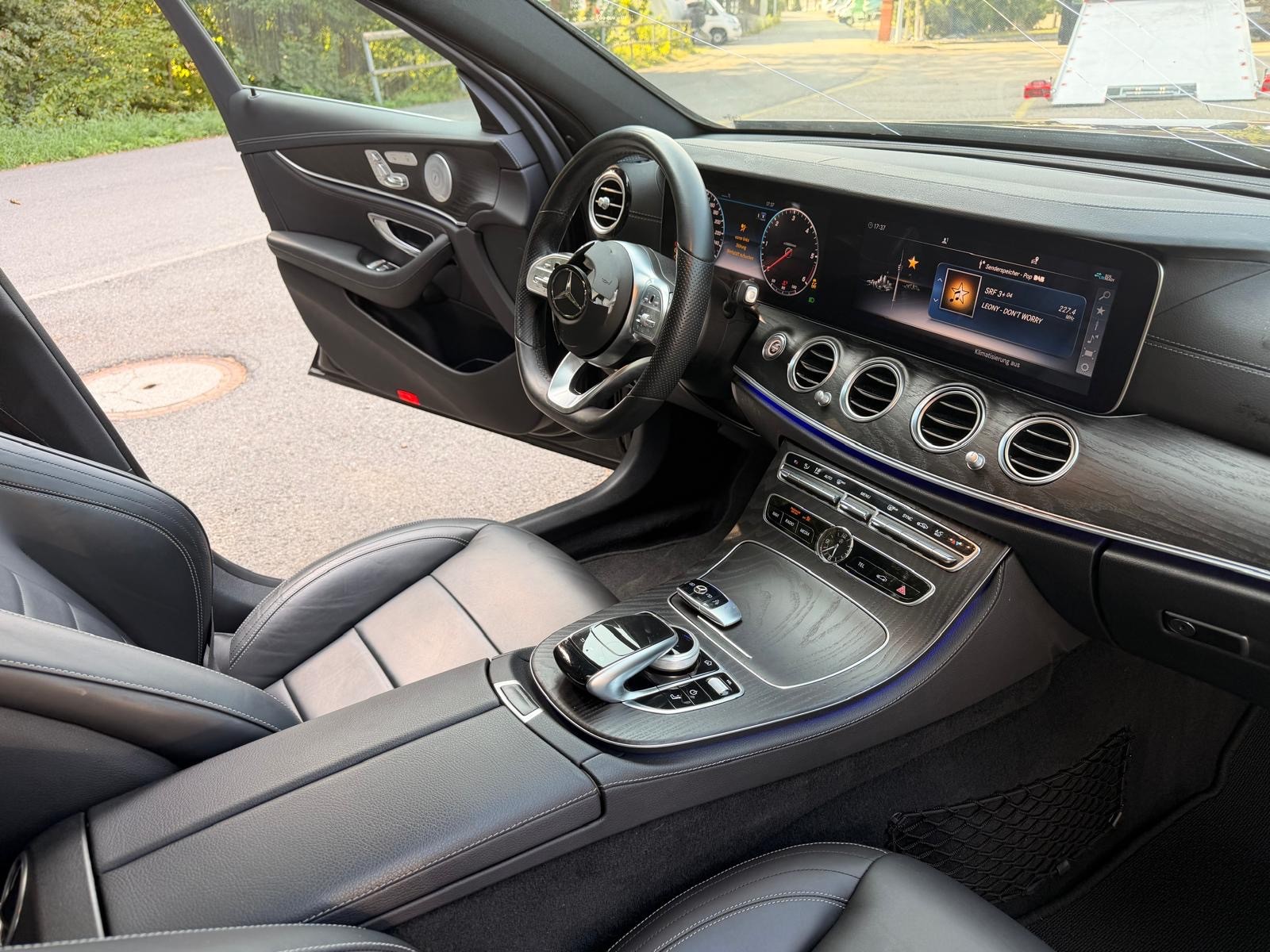 MERCEDES-BENZ E 220 d 4Matic 9G-Tronic-image-13