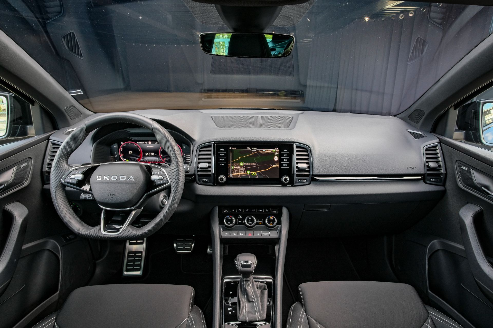 SKODA Karoq 1.5 TSI SportLine DSG-image-14