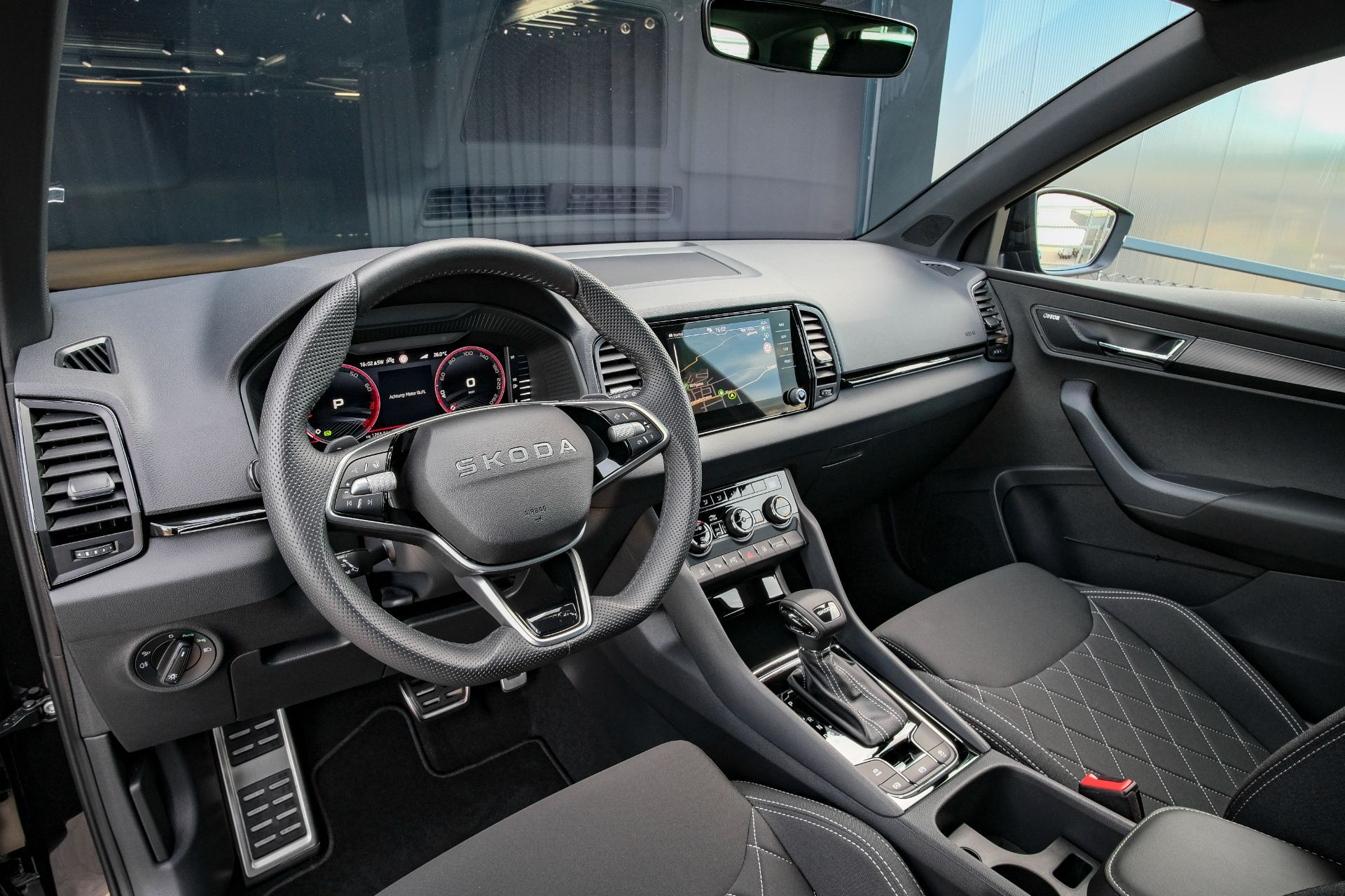 SKODA Karoq 1.5 TSI SportLine DSG-image-12