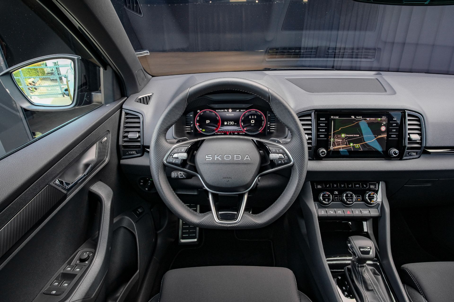 SKODA Karoq 1.5 TSI SportLine DSG-image-15