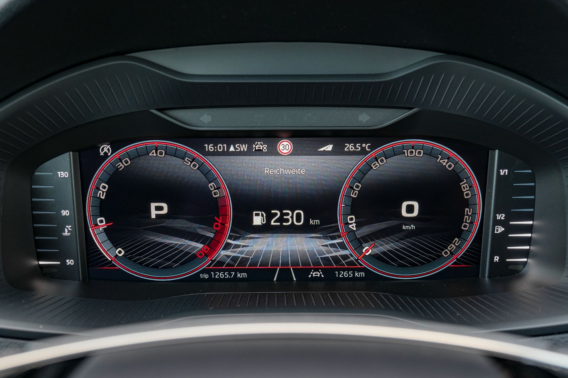 SKODA Karoq 1.5 TSI SportLine DSG-image-16
